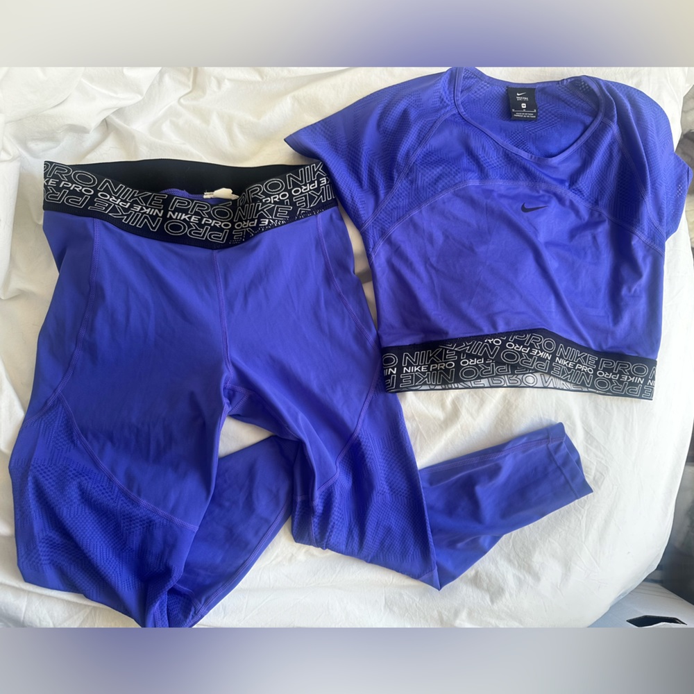 Nike crop top and crop legging set